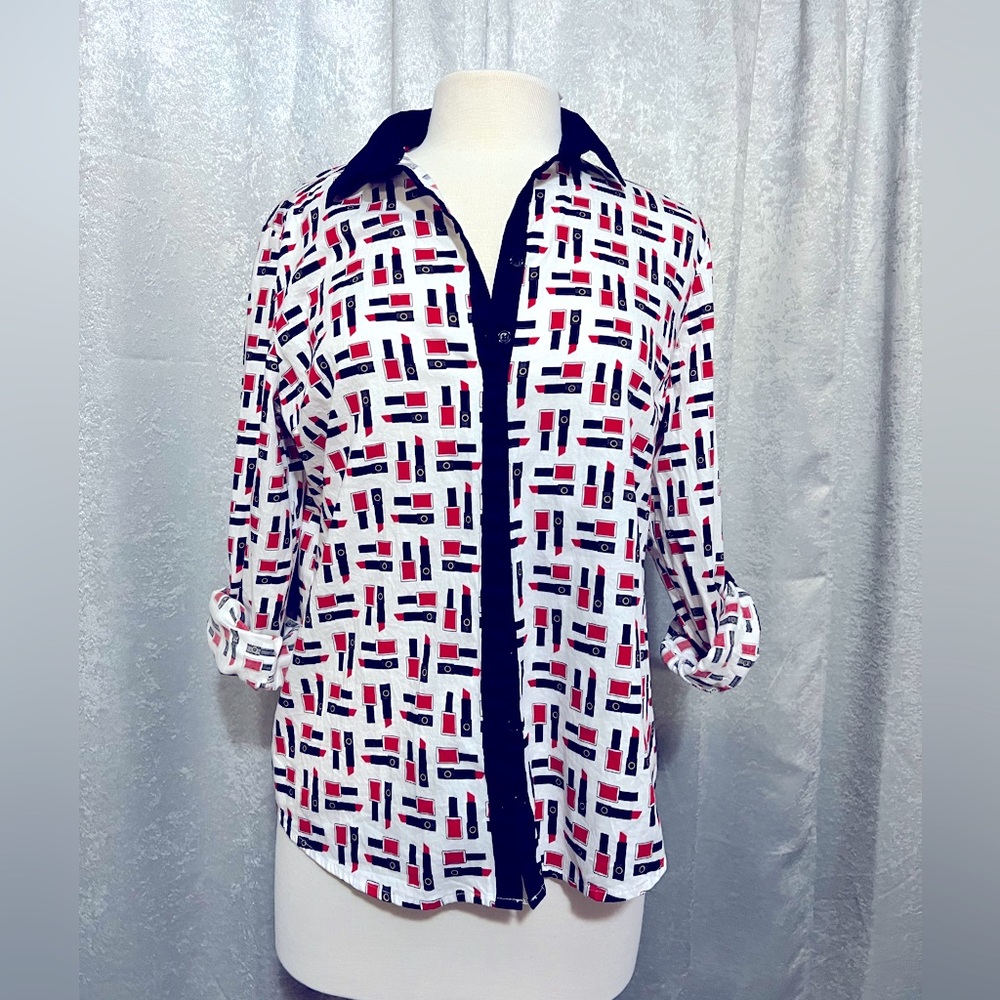- NY&COMPANY 3/4 Sleeve Button Up, Size Medium.